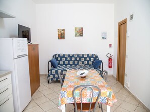 Dining room - Great Accommodation With a Lovely Patio (Eraclea)