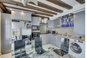 Fridge, microwave, oven, stovetop - A 135m² Rare Super Luxury Gem Near Louvre – Private 35m² Terrace (Paris)