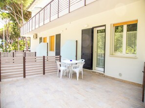 Apartemen, 1 kamar tidur, balkon | Tempat makan outdoor