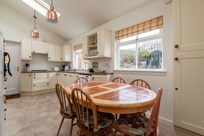 Fridge, microwave, oven, dishwasher - Mariners Cottage | Elie (Elie)