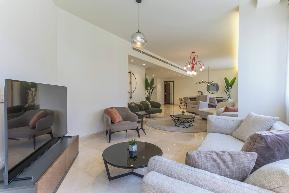 301 | 客廳 | 65-吋智慧型電視、數位頻道、Netflix、串流服務