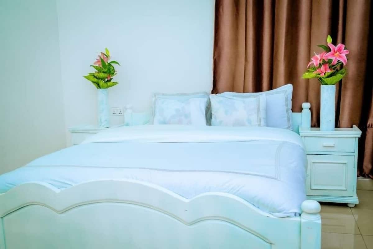 Quarto solteiro luxo, sacada | Wi-Fi de cortesia