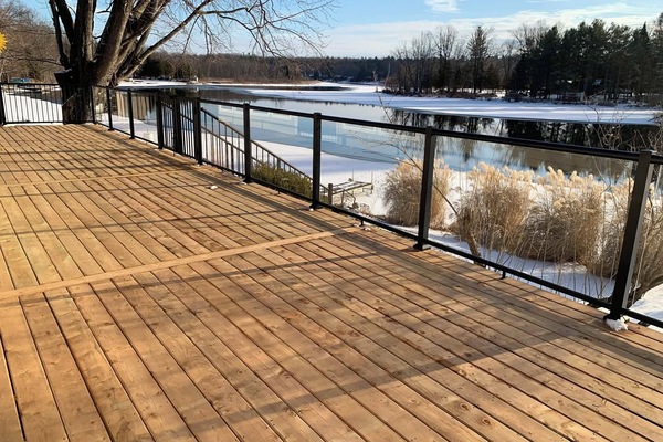 Brand new spacious deck