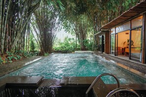 Outdoor spa tub - The Jungle Pots (Gianyar)