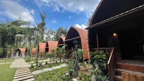 Vista frontal de la propiedad