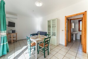 Dining room - Cozy Accommodation in Beautiful Sardinia (Badesi)