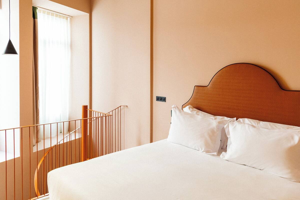 Familjerum | Värdeförvaringsskåp på rummet och mörkläggningsgardiner