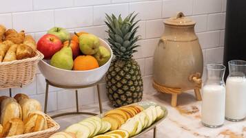 Free daily buffet breakfast