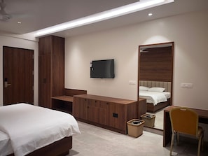 Deluxe Double Room, Balcony, Garden View