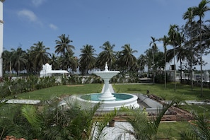 Vista frontal de la propiedad