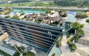 Outdoor pool - Elite Luxstay Lumier Riverside Residence (An Khanh)