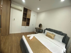 Egyptian cotton sheets, premium bedding, down comforters - Elite Luxstay Lumier Riverside Residence (An Khanh)