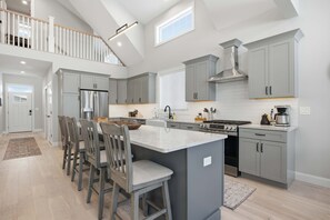 Private kitchen - The Owl's Nest Retreat at North Lake (Thornton)