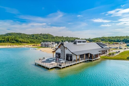 The Owl's Nest Retreat at North Lake