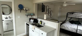 Cozy 1-bedroom studio in gorgeous St. Petersburg with AC