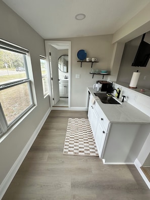 Fridge, microwave, stovetop, coffee/tea maker - Cozy 1-bedroom studio in gorgeous St. Petersburg with AC (St. Petersburg)