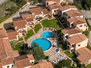 A residential complex with two swimming pools, outdoor seating areas, and a well-maintained lawn. - Cozy Flat With Shared Pool (Badesi)