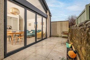 Outdoor dining - Tylosand, Allan Place (No 8) (Elie)