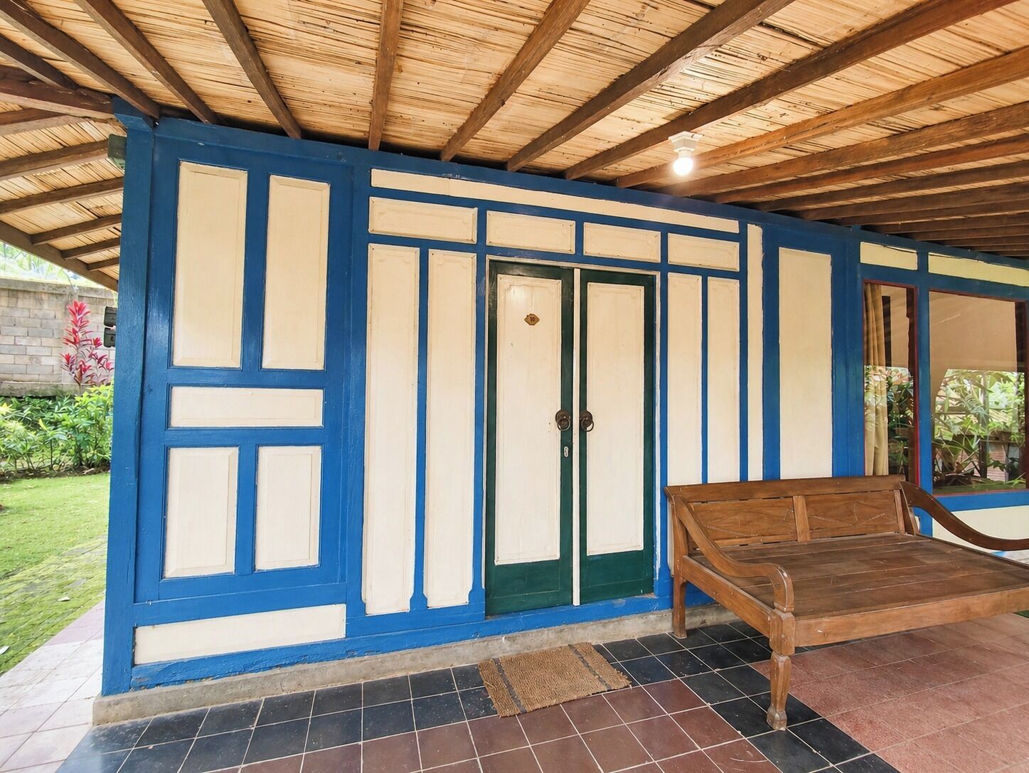 Deluxe Room | Soundproofing, bed sheets