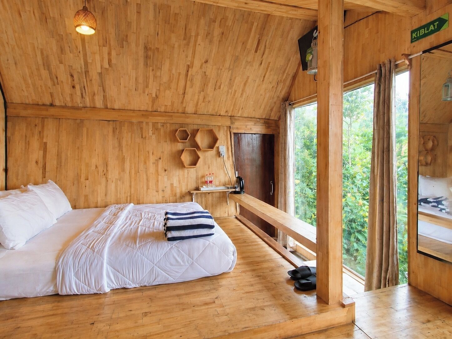 Junior Room | Soundproofing, bed sheets