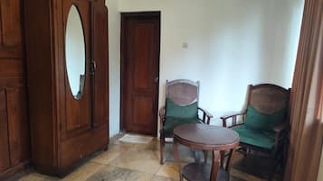 Family Double or Twin Room | Living area