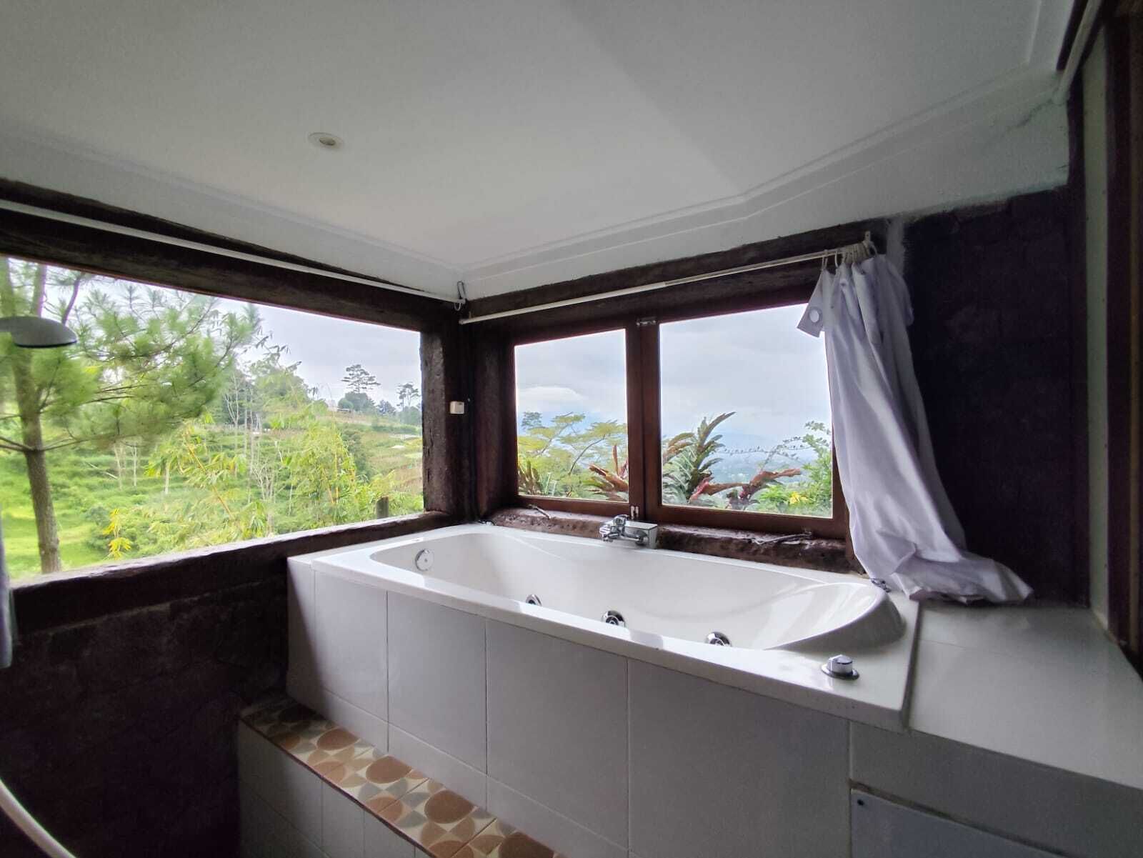 Studiosuite | Badezimmer | Kostenlose Toilettenartikel, Handtücher, Seife, Shampoo