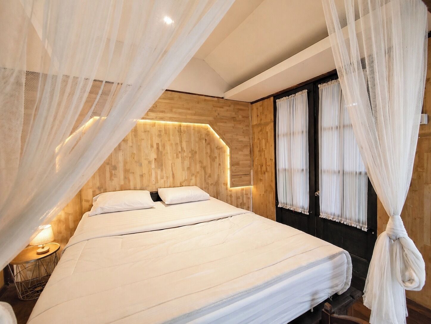 Studio Suite | Soundproofing, bed sheets