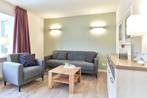 TV, stereo - House SeeZeit, Apartment 04 (Timmendorfer Strand)