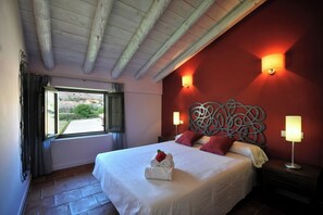 Family Apartment, 2 Bedrooms, Private Bathroom, City View | Laptop workspace, blackout drapes, iron/ironing board, free WiFi - LA CASA GRANDE DE ALBARRACÍN (Albarracín)