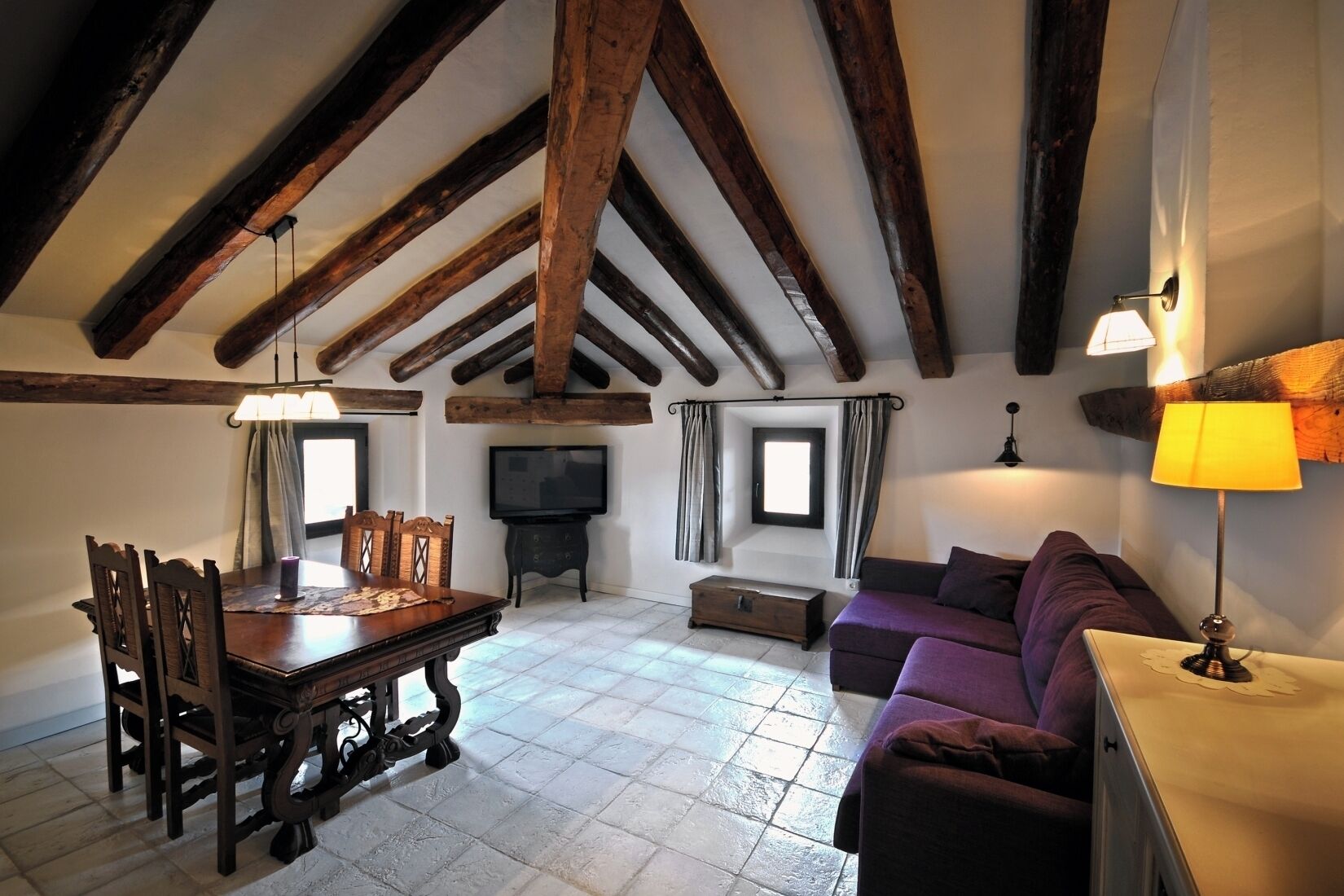 Deluxe Apartment, City View | Ruang kerja komputer riba, langsir/tirai gelap terus 