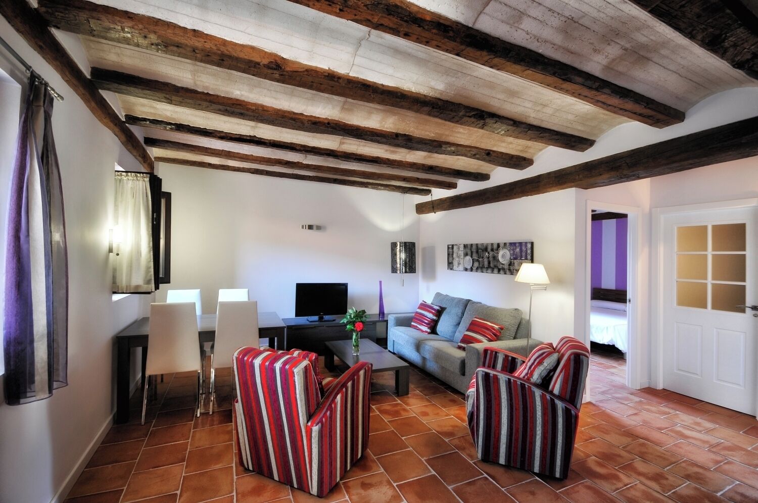 Family Apartment, 2 Bedrooms, Private Bathroom, City View | Ruang kerja komputer riba, langsir/tirai gelap terus 