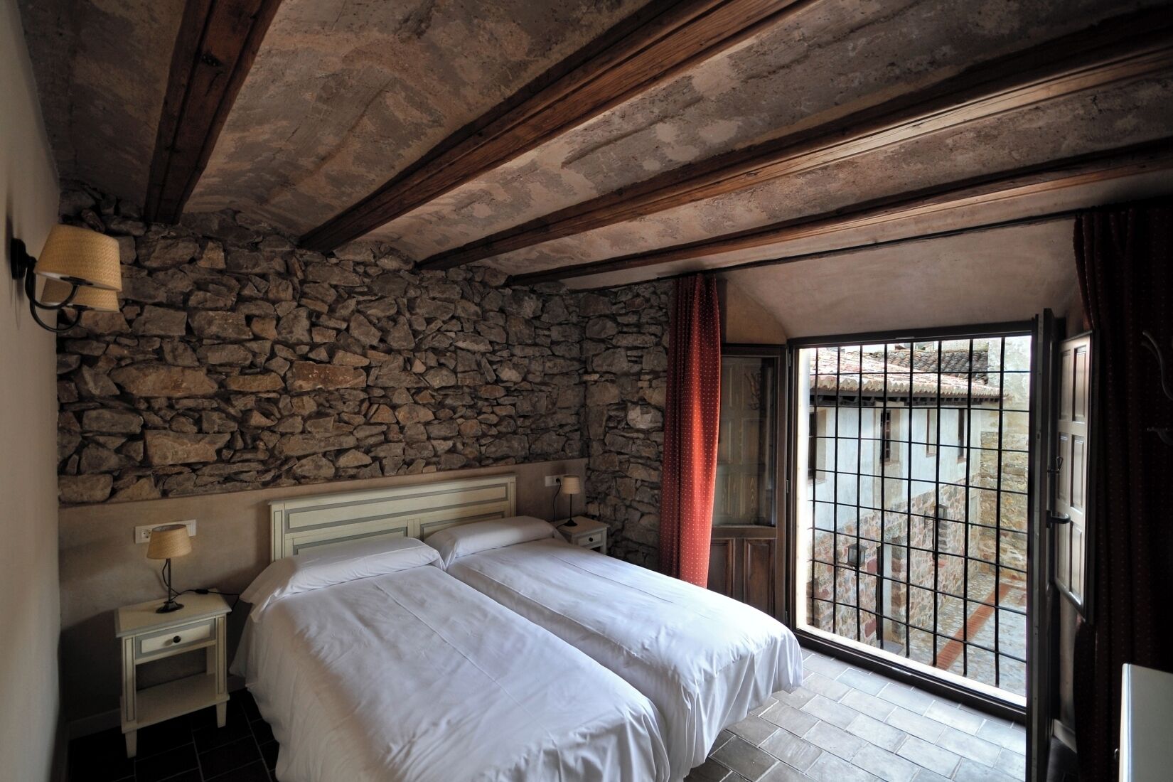 高级公寓, 阳台, 城市景观 | 笔记本电脑工作区、遮光窗帘、熨斗/熨板、免费 WiFi