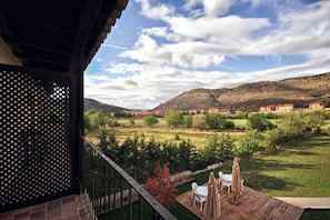 Superior Apartment, Balcony, City View | Terrace/patio - LA CASA GRANDE DE ALBARRACÍN (Albarracín)