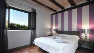 Familielejlighed - 2 soveværelser - privat badeværelse - byudsigt | Arbejdsområde til bærbare computere, mørklægningsgardiner