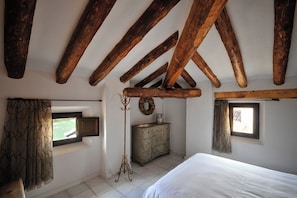 Deluxe Apartment, City View | Laptop workspace, blackout curtains, iron/ironing board, free WiFi