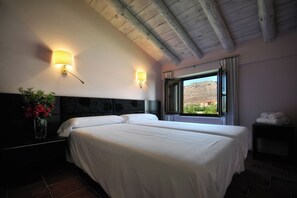 Family Apartment, 2 Bedrooms, Private Bathroom, City View | Laptop workspace, blackout curtains, iron/ironing board, free WiFi - LA CASA GRANDE DE ALBARRACÍN (Albarracín)