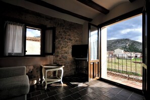 Superior Apartment, Balcony, City View | Laptop workspace, blackout drapes, iron/ironing board, free WiFi - LA CASA GRANDE DE ALBARRACÍN (Albarracín)