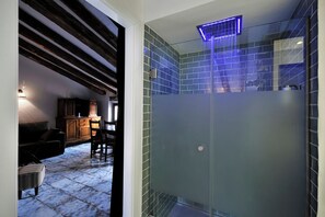 Deluxe Apartment, 1 Bedroom, City View | Bathroom | Shower, hair dryer, towels, soap