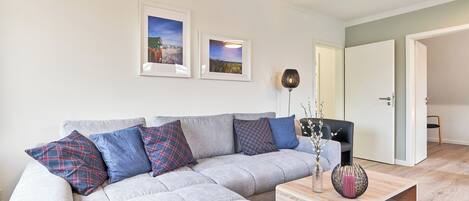 Fernseher, Tischtennisplatte