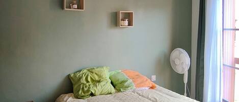 Iron/ironing board, WiFi, bed sheets