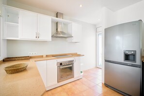 Private kitchen - Villa in lámetlla de Mar (Sant Jordi d'Alfama)