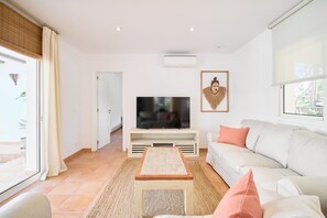 Living area - Villa in lámetlla de Mar (Sant Jordi d'Alfama)