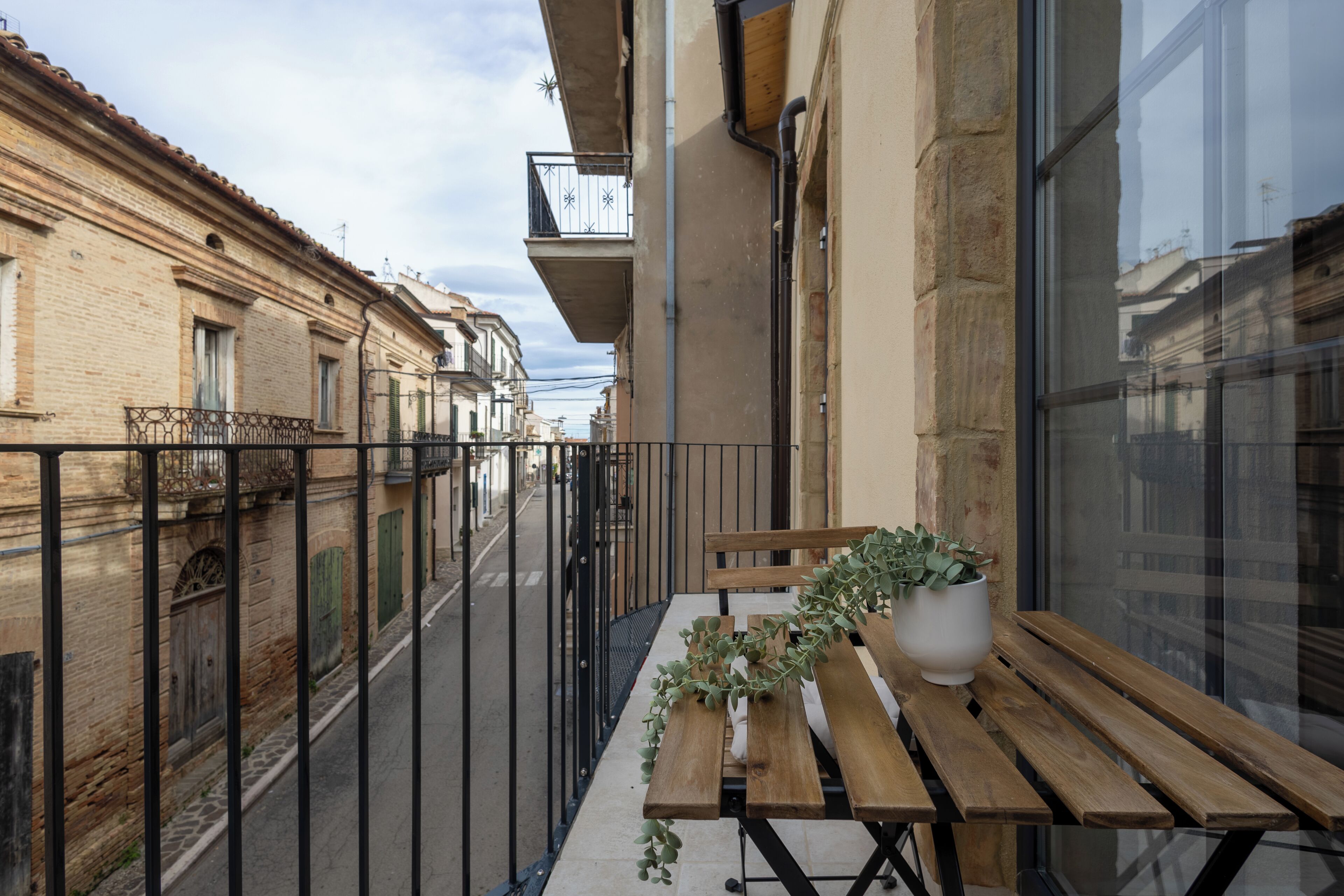 Deluxe-Doppelzimmer, Stadtblick | Schallisolierte Zimmer, Bügeleisen/Bügelbrett, kostenloses WLAN