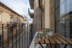 Sistema de insonorización, tabla de planchar con plancha y wifi gratis 