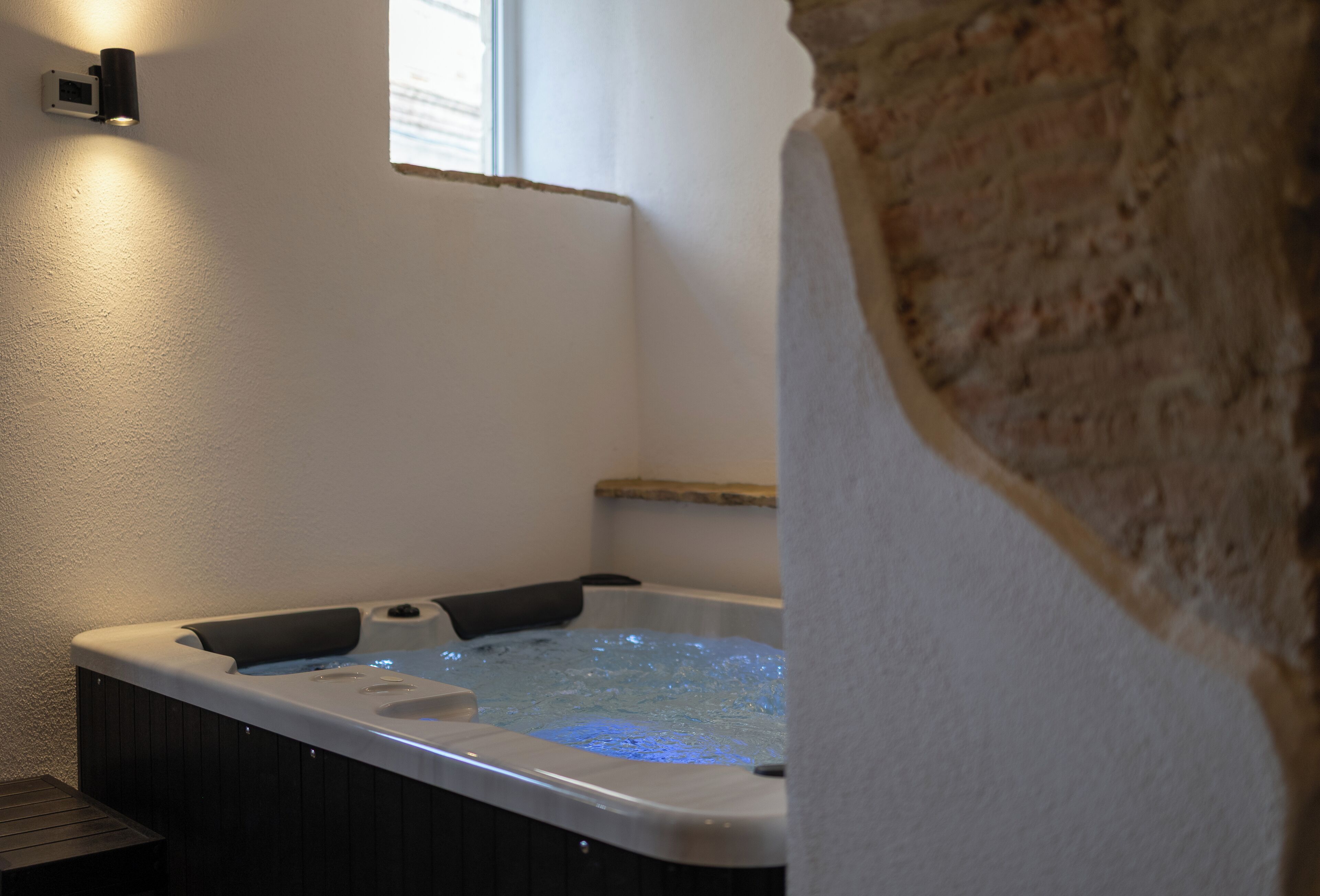 Sauna, hot tub, massages