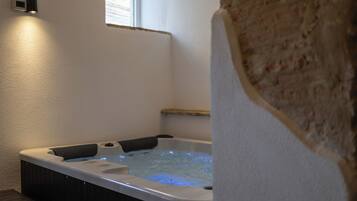 Sauna, boblebad, massagebehandlinger