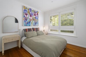 Iron/ironing board, Internet, bed sheets