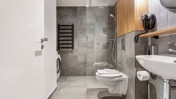 Apartment | Bathroom | Shower, free toiletries, hair dryer, towels