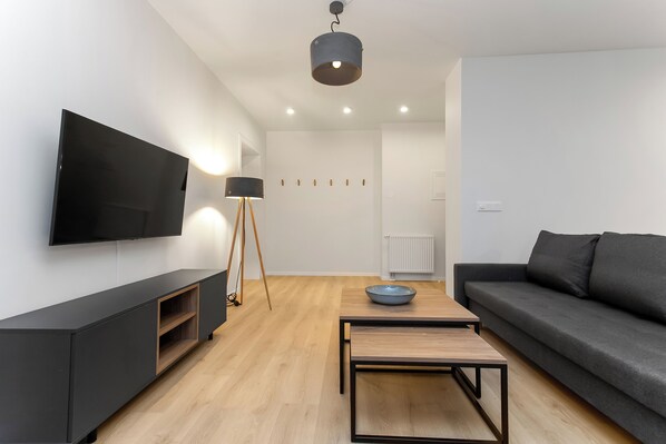 Flat-screen TV - EIR Apartments by Heimaleiga (Reykjavík)