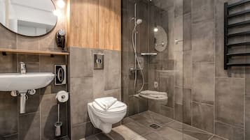 Appartamento Comfort | Bagno | Doccia, set di cortesia gratuito, asciugacapelli, asciugamani